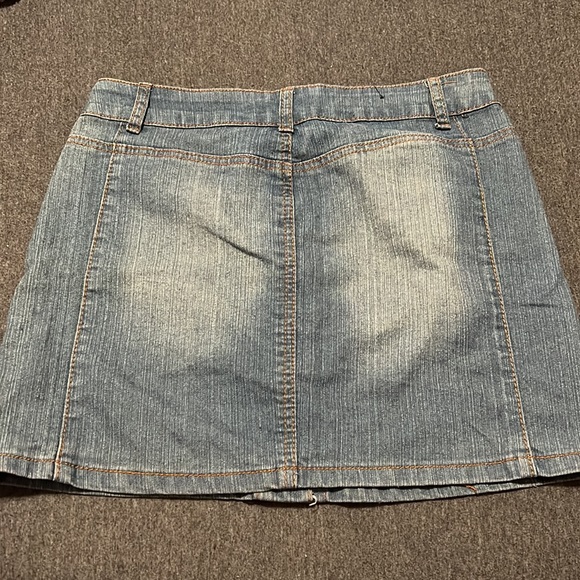 Button up Jean skirt size 7 - Picture 4 of 4